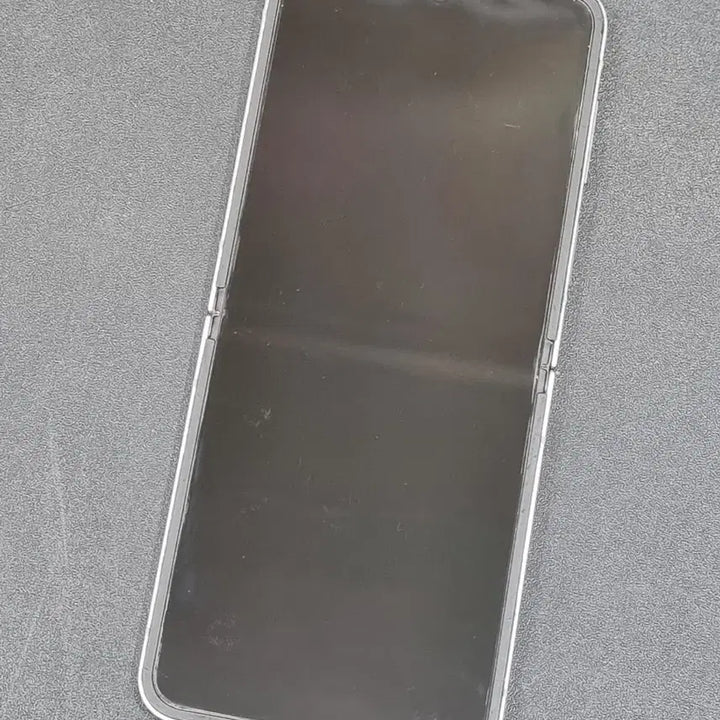 [SOLD OUT] 갤럭시플립6 256GB 실버쉐도우 F741N