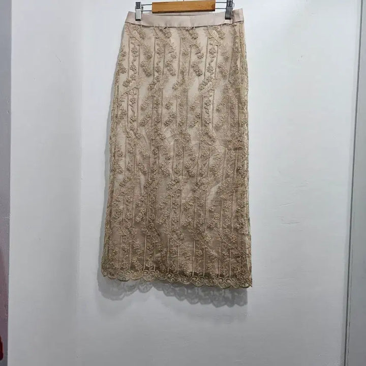 [BUNJANG] Lace Floral H-Line Skirt Pink Beige (S) / 레이스 꽃무늬 H 스커트 핑크베이지 S [새상품]