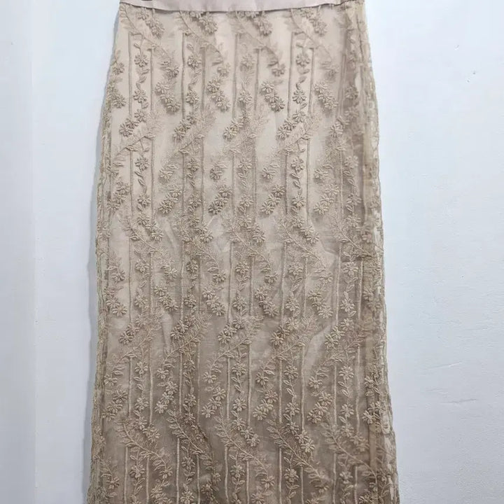 [BUNJANG] Lace Floral H-Line Skirt Pink Beige (S) / 레이스 꽃무늬 H 스커트 핑크베이지 S [새상품]