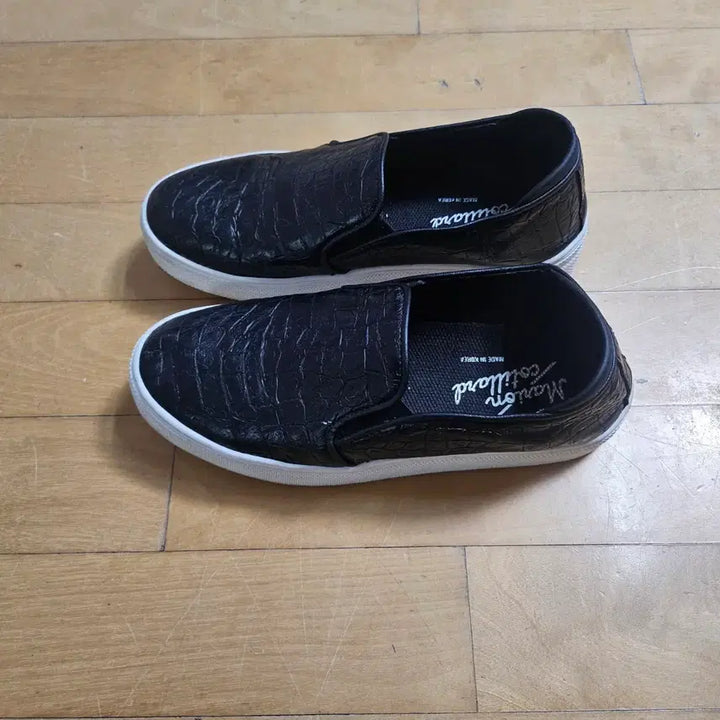 [SOLD OUT] 여성운동화 235미리 판매합니다