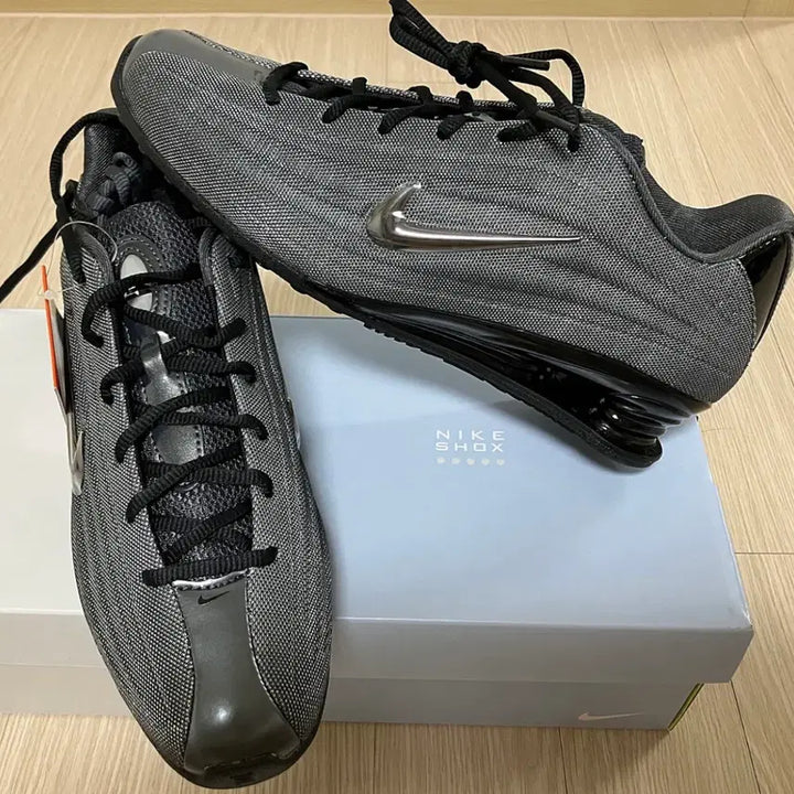 [BUNJANG] Nike x Naked Shox Z Metallic Hematite Black / (W) 나이키 x 네이키드 샥스 Z 메탈릭 헤마타이트 블랙