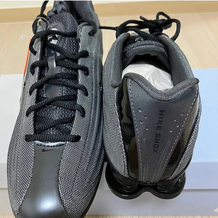 [BUNJANG] Nike x Naked Shox Z Metallic Hematite Black / (W) 나이키 x 네이키드 샥스 Z 메탈릭 헤마타이트 블랙