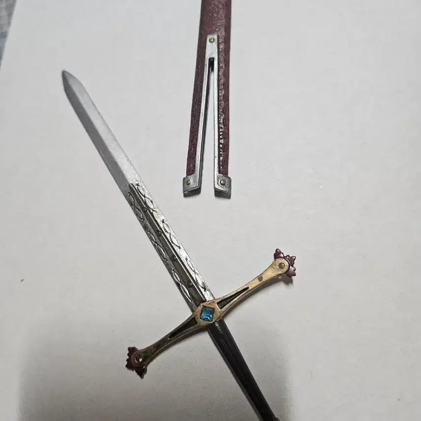 [BUNJANG] Unsigned Fantasy Mini Sword &amp; Sheath Set / 장검 &amp; 칼집 세트 무명판타지 미니검 가챠 판매