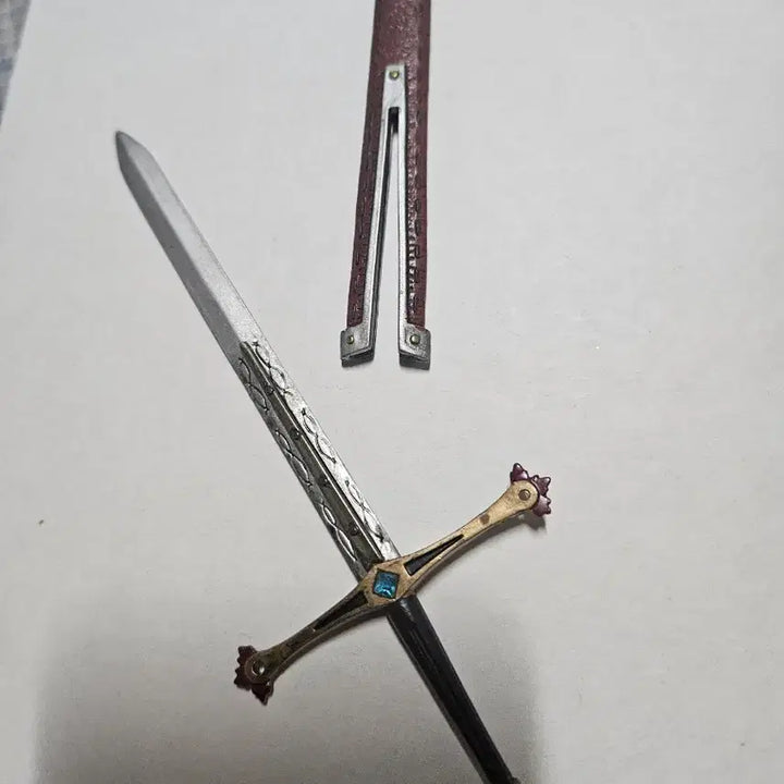 [BUNJANG] Unsigned Fantasy Mini Sword &amp; Sheath Set / 장검 &amp; 칼집 세트 무명판타지 미니검 가챠 판매