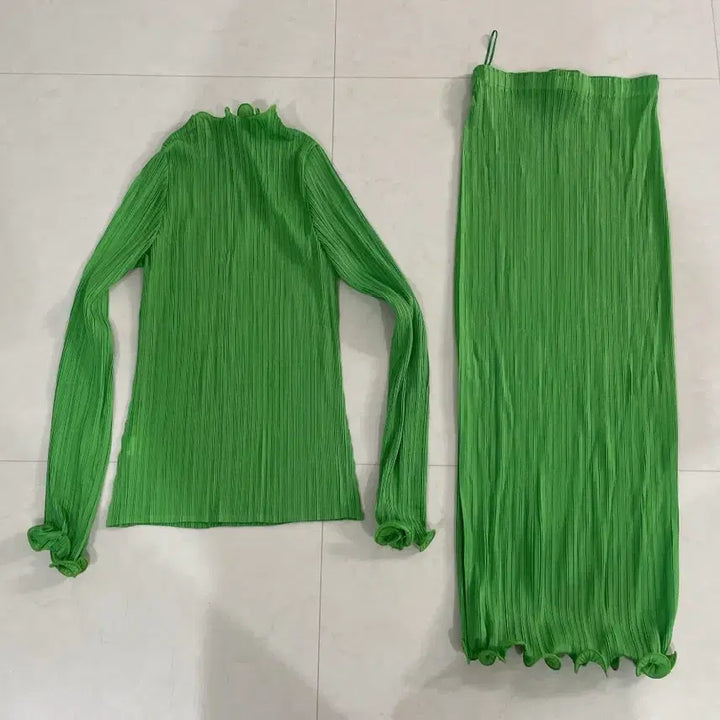 [BUNJANG] Green Pleated Long Sleeve Top + Skirt Set / 그린 플리츠 롱 슬리브 상의 + 스커트 세트
