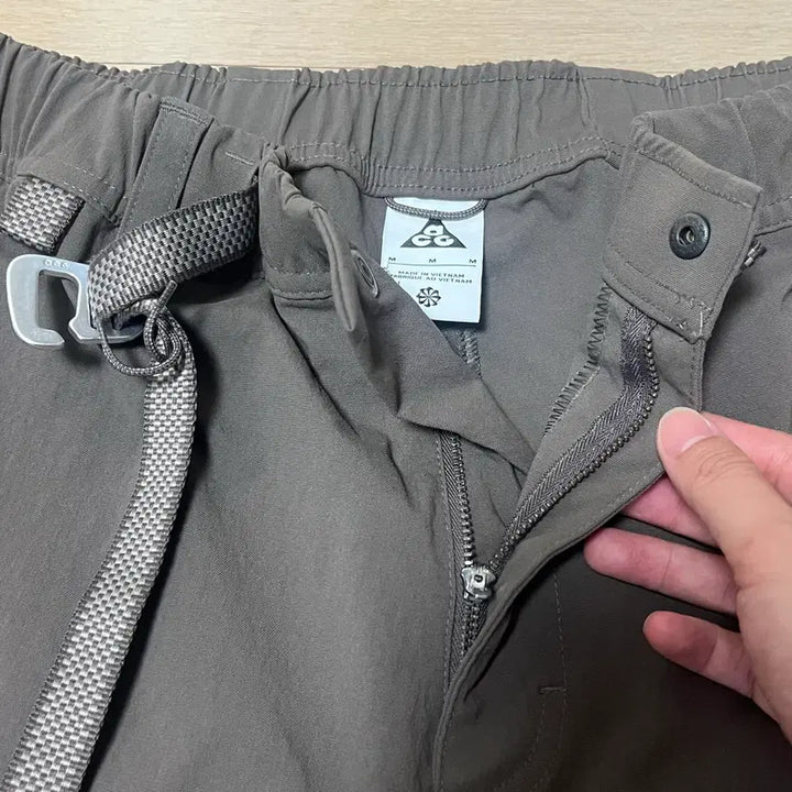 [BUNJANG] Nike ACG Cargo Shorts Ironstone / US-M 나이키 ACG 카고쇼츠 반바지 아이언스톤