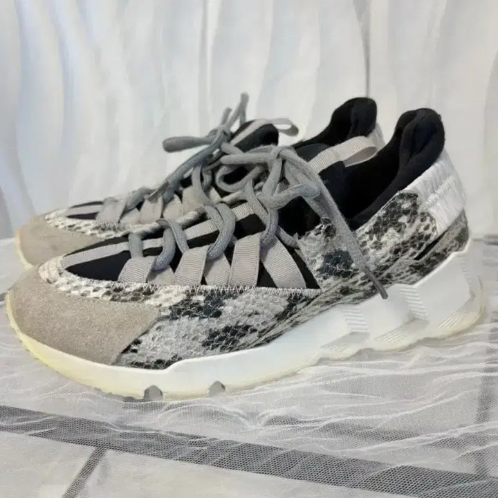 [BUNJANG] Pierre Hardy Python Leather Sneakers / PIERRE HARDY 피에르 하디 뱀피가죽 스니커즈