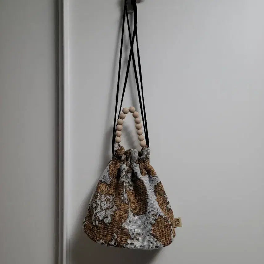 [BUNJANG] Bolsac Fabric Drawstring Bag with Wood Bead Accent / 볼삭 패브릭 복조리 가방 우드볼 장식