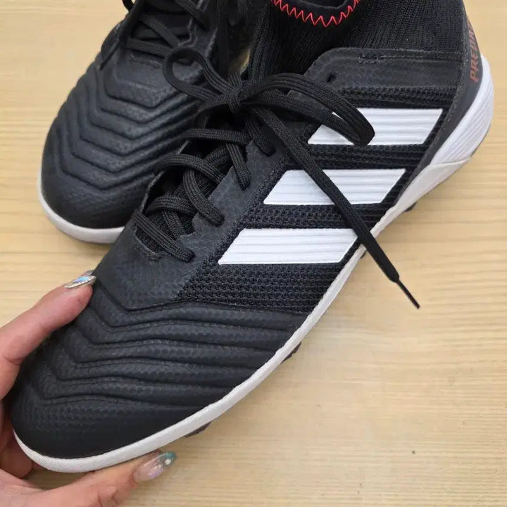 [BUNJANG] Adidas Predator 18.3 Futsal Shoes / 아디다스 프레데터 18.3 풋살화 300