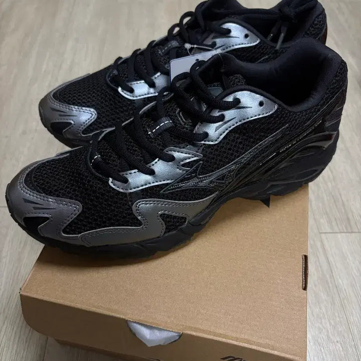 [BUNJANG] Mizuno Wave Rider Black Metallic Grey (260) / 미즈노 웨이브 라이더 블랙메탈릭그레이 260