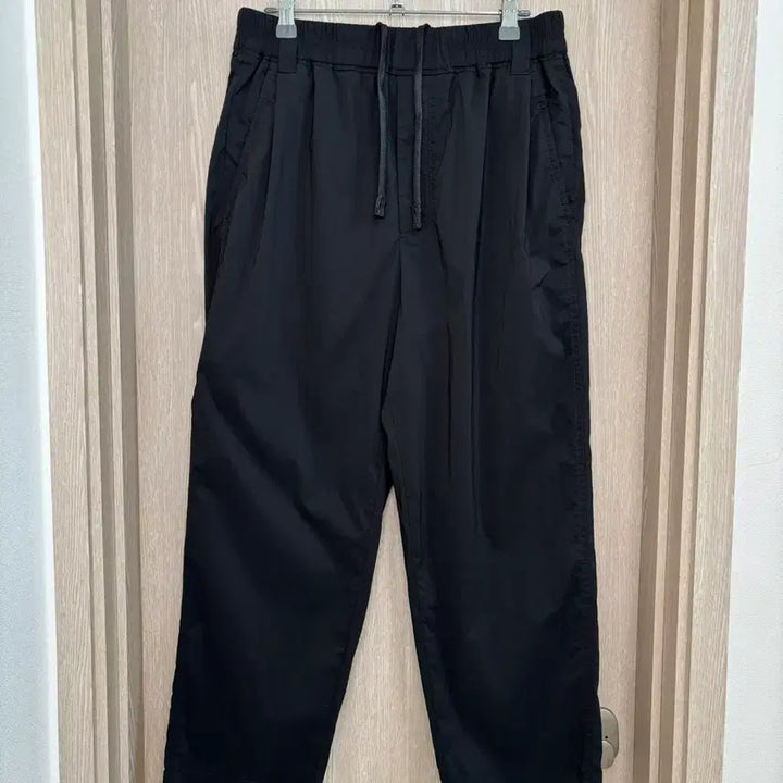 [BUNJANG] Time Homme Relaxed Fit Single Pleat Nylon Blend Banding Pants Black / 타임옴므 릴렉스핏 원턱 나일론혼방 밴딩팬츠78/블랙
