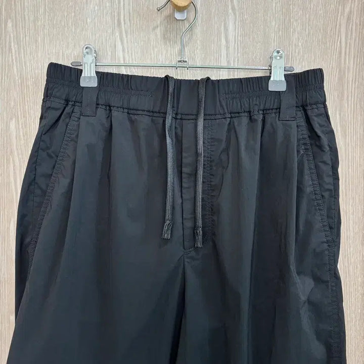 [BUNJANG] Time Homme Relaxed Fit Single Pleat Nylon Blend Banding Pants Black / 타임옴므 릴렉스핏 원턱 나일론혼방 밴딩팬츠78/블랙