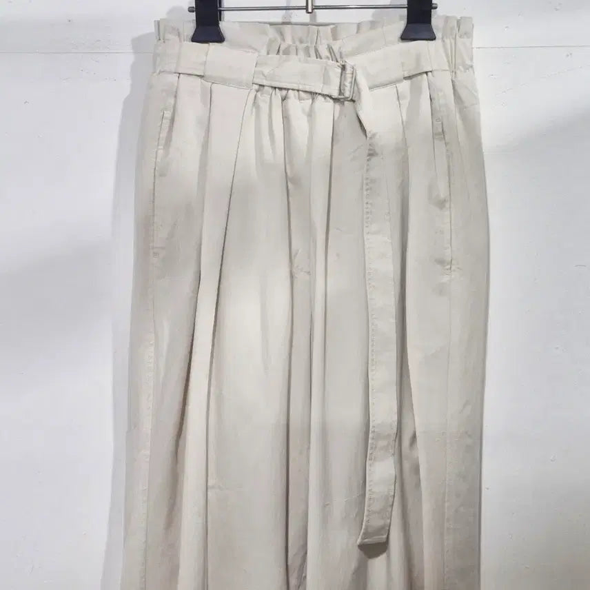 [BUNJANG] LOEUVRE 3-Tuck Wide Pants / LOEUVRE  루에브르 3턱 와이드 팬츠