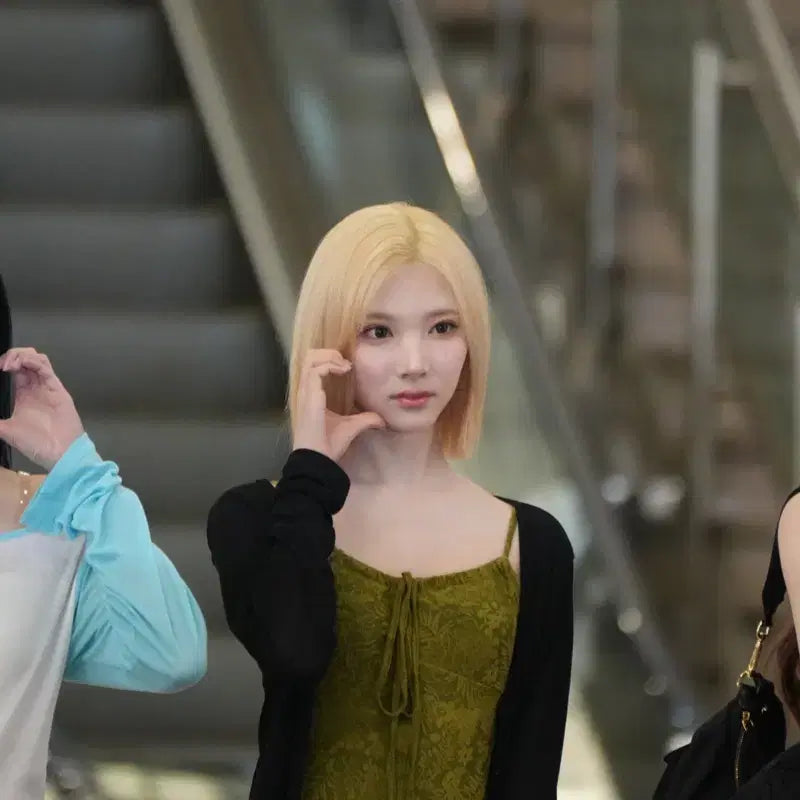 [BUNJANG] Hatooh Artist Airport Photoset / 하투하 공항 데이터 팝니다