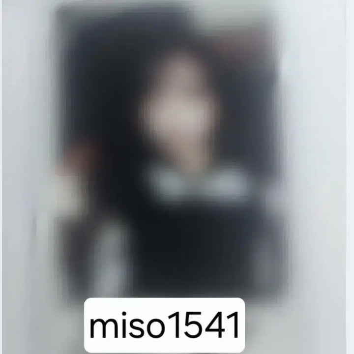 [BUNJANG] IVE Liz Black Hole Signed Polaroid / 아이브 리즈 블랙홀 활동 싸폴 ive liz signpolaroid