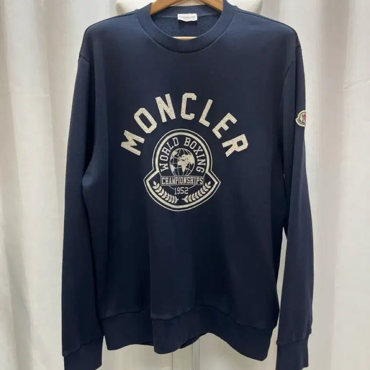 [BUNJANG] Moncler World Boxing Logo Sweatshirt Navy XXL / 몽클레어 월드 박싱 로고 맨투맨 네이비 XXL (105~110) 23FW