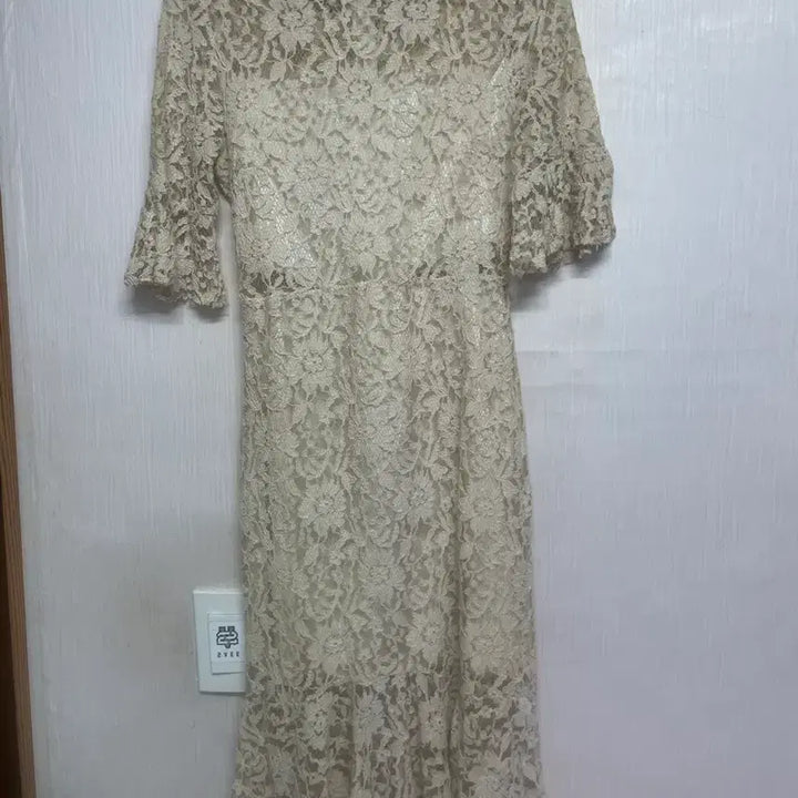 [BUNJANG] Ivory Lace Flare Dress / 레이스 플레우 원피스 아이보리