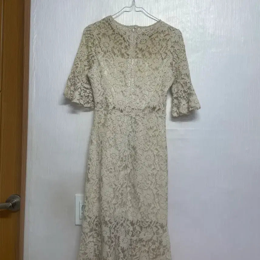 [BUNJANG] Ivory Lace Flare Dress / 레이스 플레우 원피스 아이보리