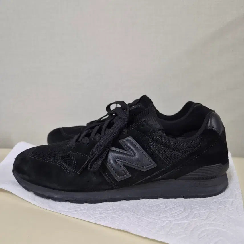 [BUNJANG] New Balance 996 Triple Black Sneakers (Size 275) / 뉴발란스 996 트리플블랙 275