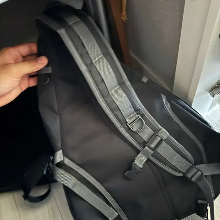 [BUNJANG] Nice Ghost Club Sling Bag Black / 나이스고스트클럽 슬링백 블랙 팝니다