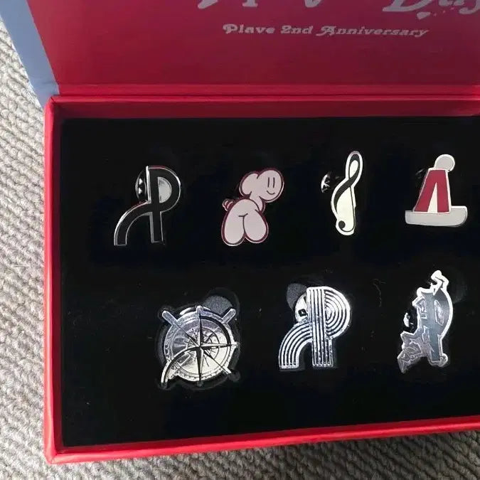 [BUNJANG] PLAVE 2nd Anniversary Badge Set / 플레이브 2주년 뱃지세트