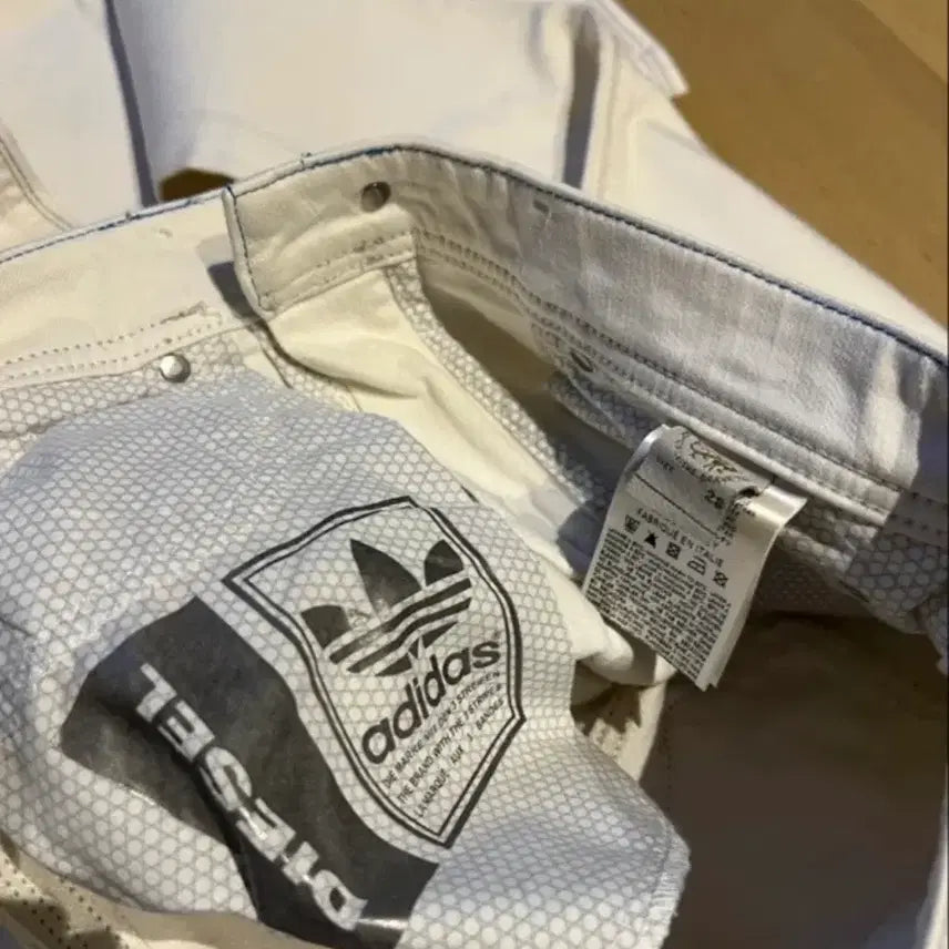 [BUNJANG] DIESEL x Adidas Adi-Thanaz Slim Fit Y2K Jeans / (정품) DIESEL 아디다스X디젤 Adi-Thanaz y2k 슬림 바지