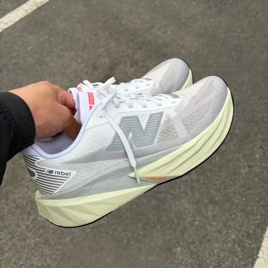 [BUNJANG] New Balance FuelCell Rebel v5 Running Shoes / 뉴발란스 퓨어셀 레벨5 265