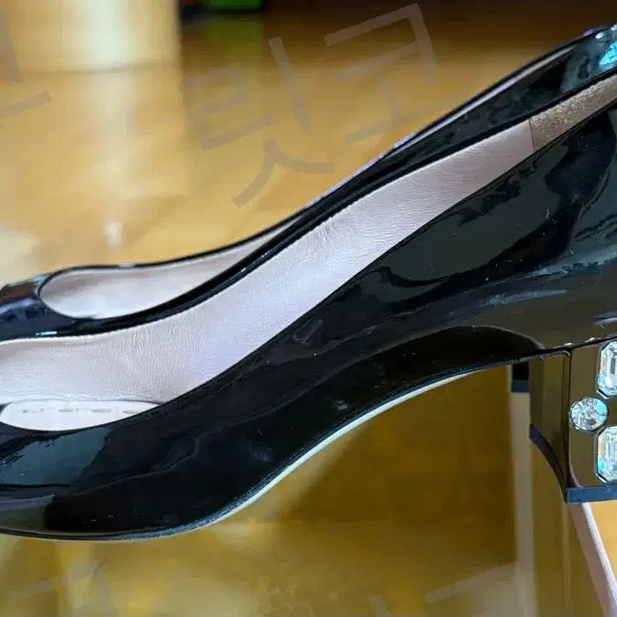[BUNJANG] Miu Miu Patent Leather Kitten Heels - Size 36.5 (235mm) / 미우미우 키튼힐 36.5사이즈 235mm