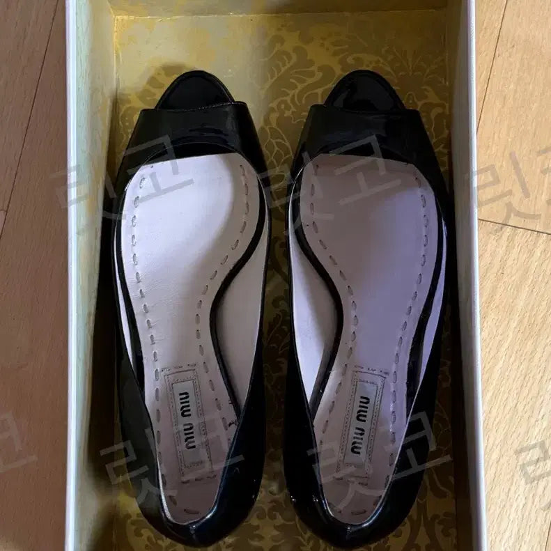 [BUNJANG] Miu Miu Patent Leather Kitten Heels - Size 36.5 (235mm) / 미우미우 키튼힐 36.5사이즈 235mm