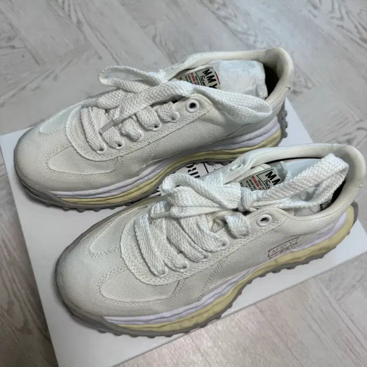 [BUNJANG] Mihara Yasuhiro Larry Sneakers White Size 42 / 미하라 야스히로 래리 42