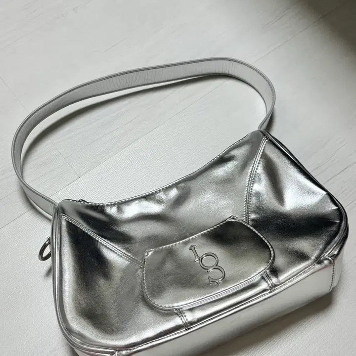 [BUNJANG] Illigo Signature Bag Silver / 일리고 시그니처 백 실버