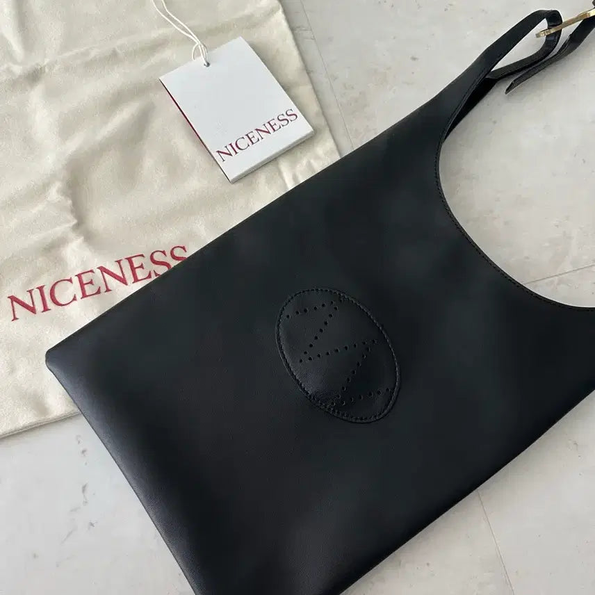 [BUNJANG] Niceness Lowe Bag (Medium) / 나이스네스 niceness lowe 중간사이즈 저렴히 판매.
