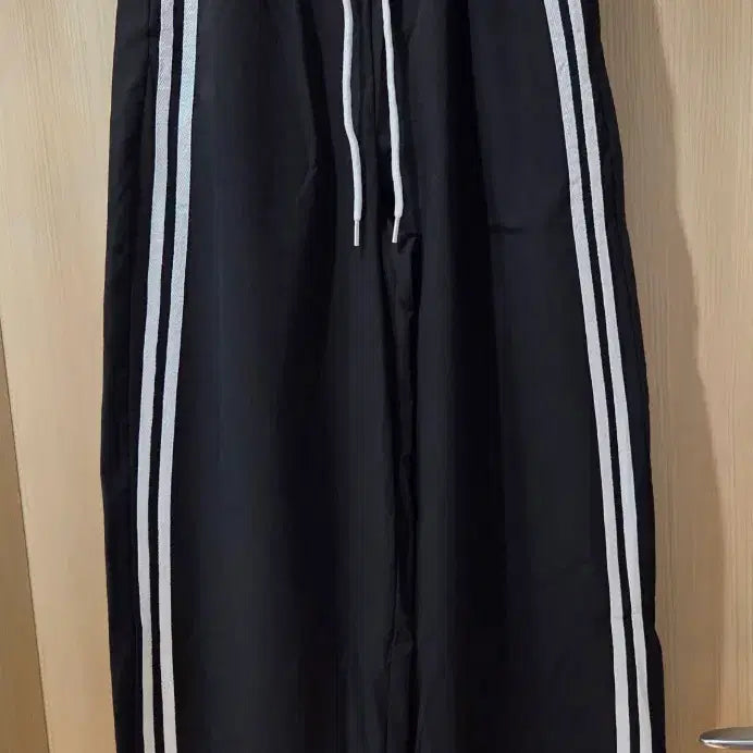 [BUNJANG] Two-Line Detail Jogger Pants / 바시락옆두줄 검정팬츠