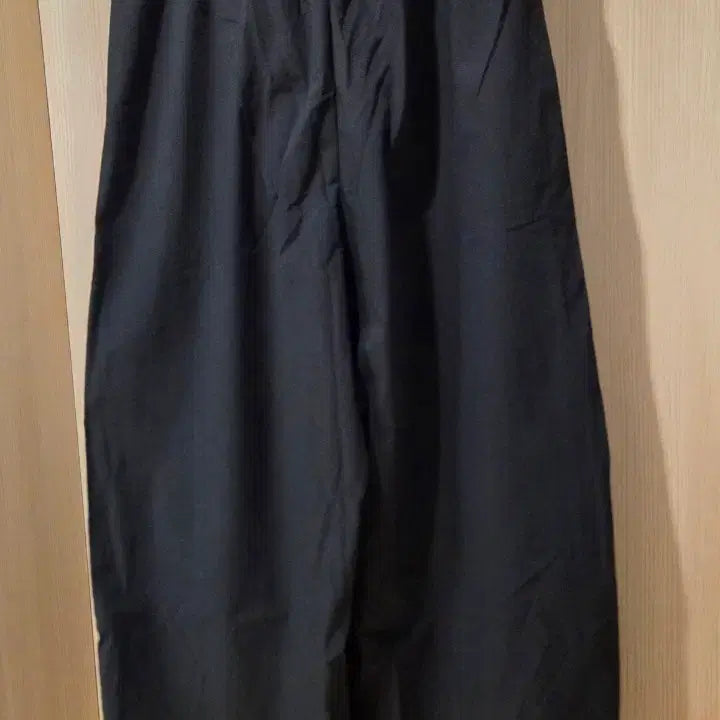[BUNJANG] Two-Line Detail Jogger Pants / 바시락옆두줄 검정팬츠