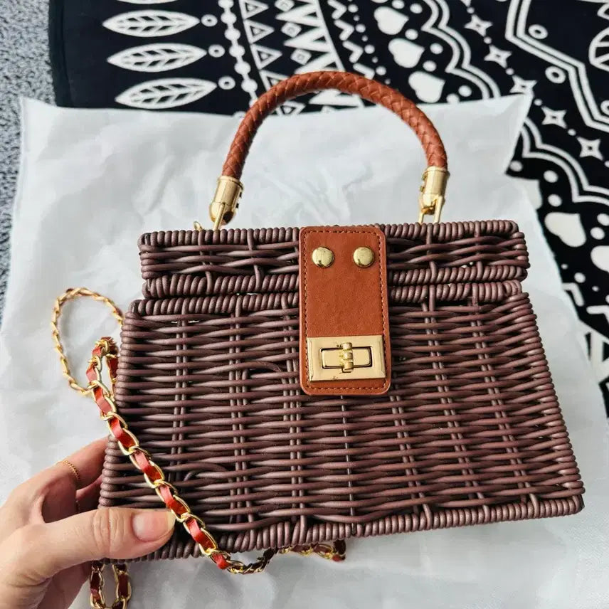 [BUNJANG] Brown Rattan Crossbody Bag - Unique, New / 브라운 라탄가방/ 크로스백/ 택포/ 유니크/ 새제품/ 완전이쁨