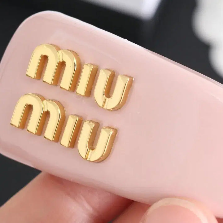 [BUNJANG] Miu Miu Pink Gold Logo Hairpin / 미우미우의 핑크색 헤어핀