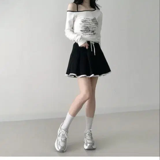 [BUNJANG] Daisy Closet White Off-Shoulder Long-Sleeve T-Shirt / 화이트 오프숄더 긴팔 티셔츠