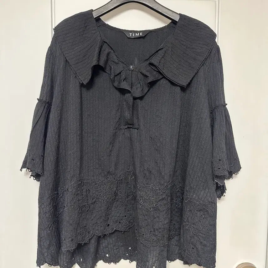 [BUNJANG] TIME Frill Collar Embroidered Black Blouse / 한섬 타임 프릴 카라 자수 블랙 블라우스 F 상태 좋아요