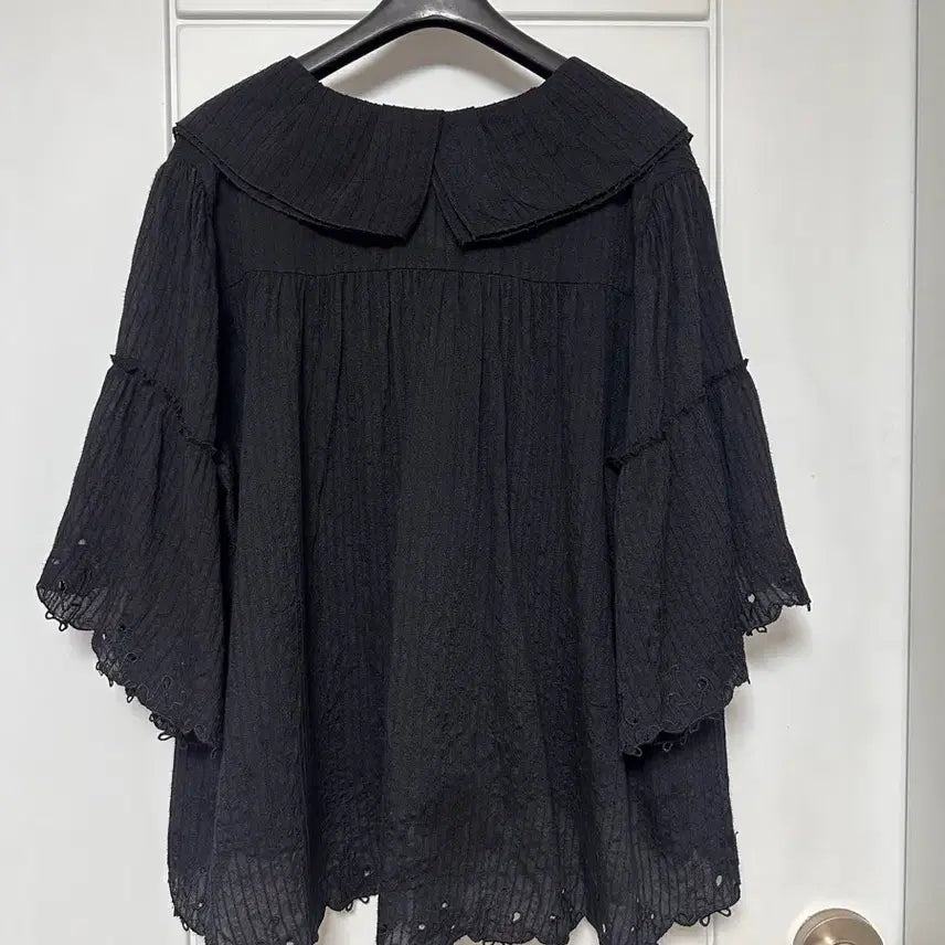 [BUNJANG] TIME Frill Collar Embroidered Black Blouse / 한섬 타임 프릴 카라 자수 블랙 블라우스 F 상태 좋아요