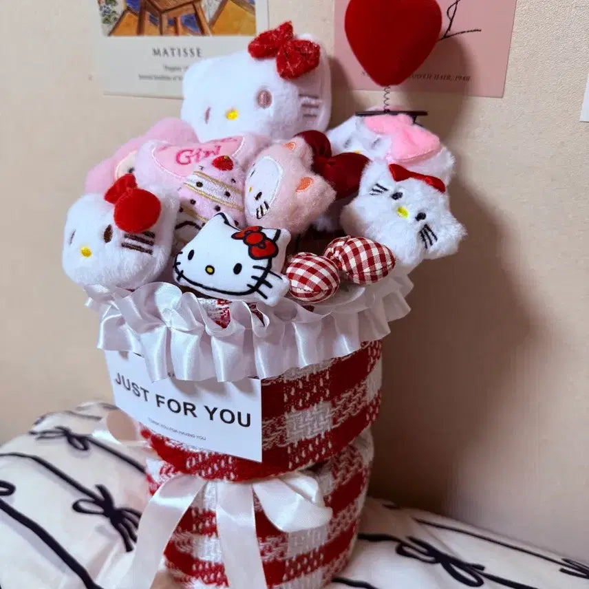 [BUNJANG] Hello Kitty Plush Flower Bouquet / 헬로키티 인형 꽃다발