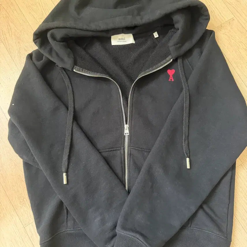 [SOLD OUT] 아미 스몰 하트 블랙 후드집업