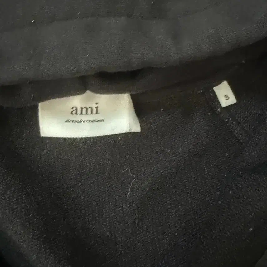 [SOLD OUT] 아미 스몰 하트 블랙 후드집업