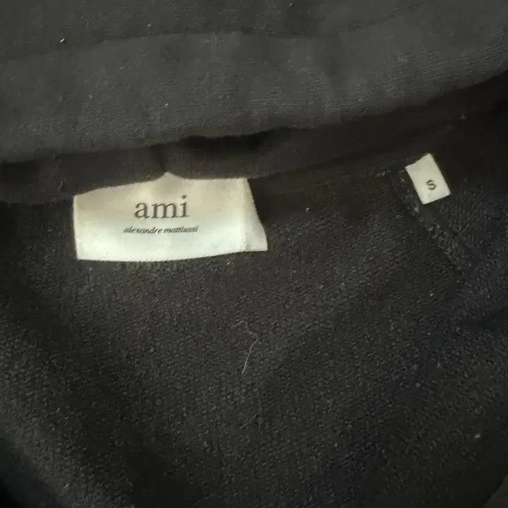 [SOLD OUT] 아미 스몰 하트 블랙 후드집업