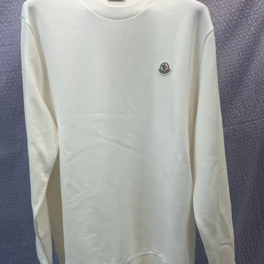 [BUNJANG] Moncler Logo Patch Sweatshirt White XXL / 몽클레어 로고 패치 스웻셔츠 화이트 XXL (24SS 동일모델 / 정품)