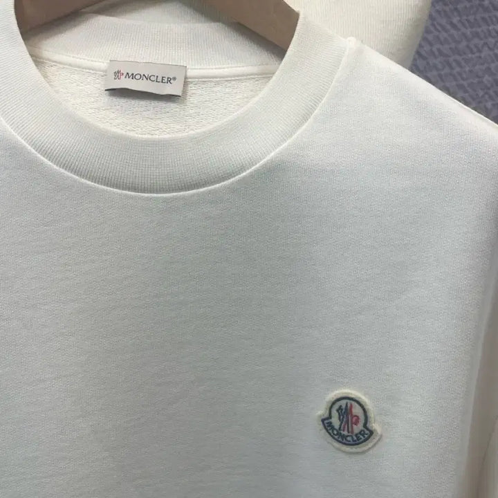 [BUNJANG] Moncler Logo Patch Sweatshirt White XXL / 몽클레어 로고 패치 스웻셔츠 화이트 XXL (24SS 동일모델 / 정품)