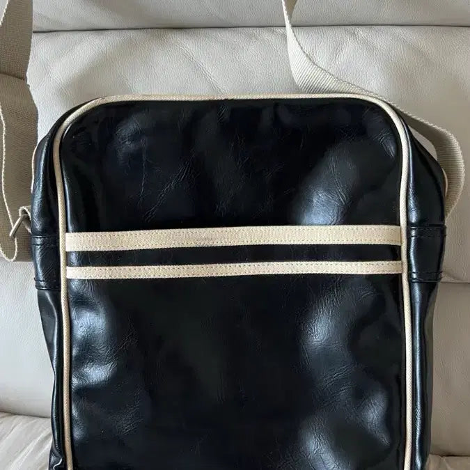[BUNJANG] Fred Perry Vintage Crossbody Messenger Bag / [정품] Fred Perry 프레드페리 빈티지 크로스백 메신저백
