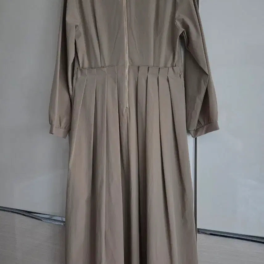 [BUNJANG] Beige Pleated Long Dress / 베이지색 플리츠 롱 원피스