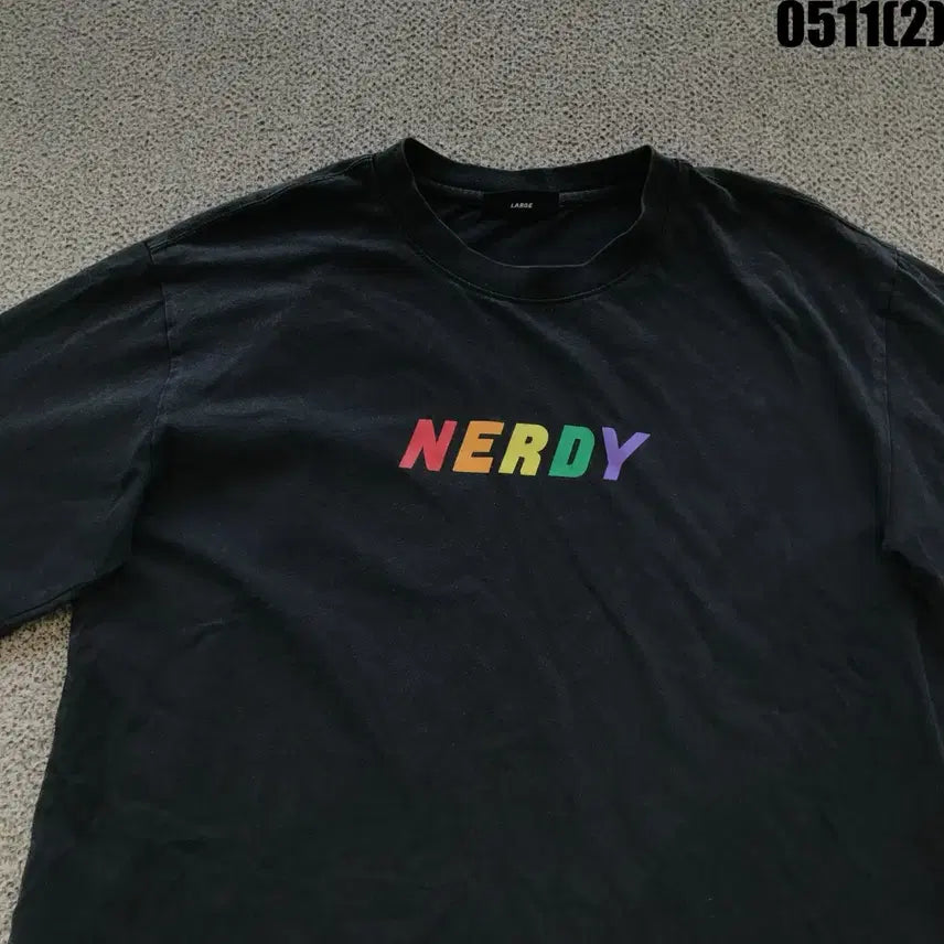 [BUNJANG] NERDY Rainbow Logo Short Sleeve T-Shirt Black L / 널디 NERDY 레인보우 로고 반팔 티셔츠 블랙 L