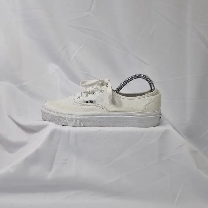 [BUNJANG] Vans Authentic White Sneakers / 빈티지하서 230 반스 어센틱 화이트 스니커즈