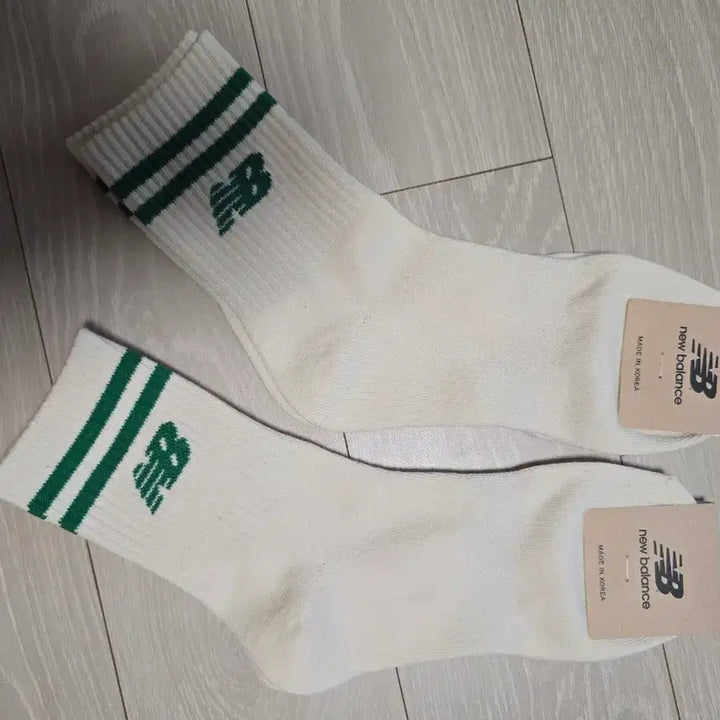 [BUNJANG] New Balance Green Line Socks (2 Pairs) / 뉴발 그린 라인 양말 2켤레